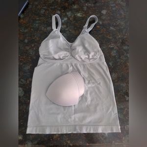 Kindred Bravely size Medium maternity over the bump shorts and nursing tank